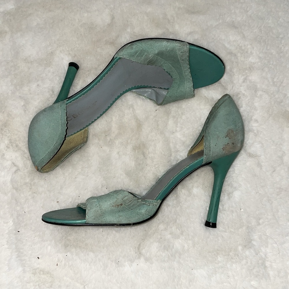 Heels - Picture 2 of 3